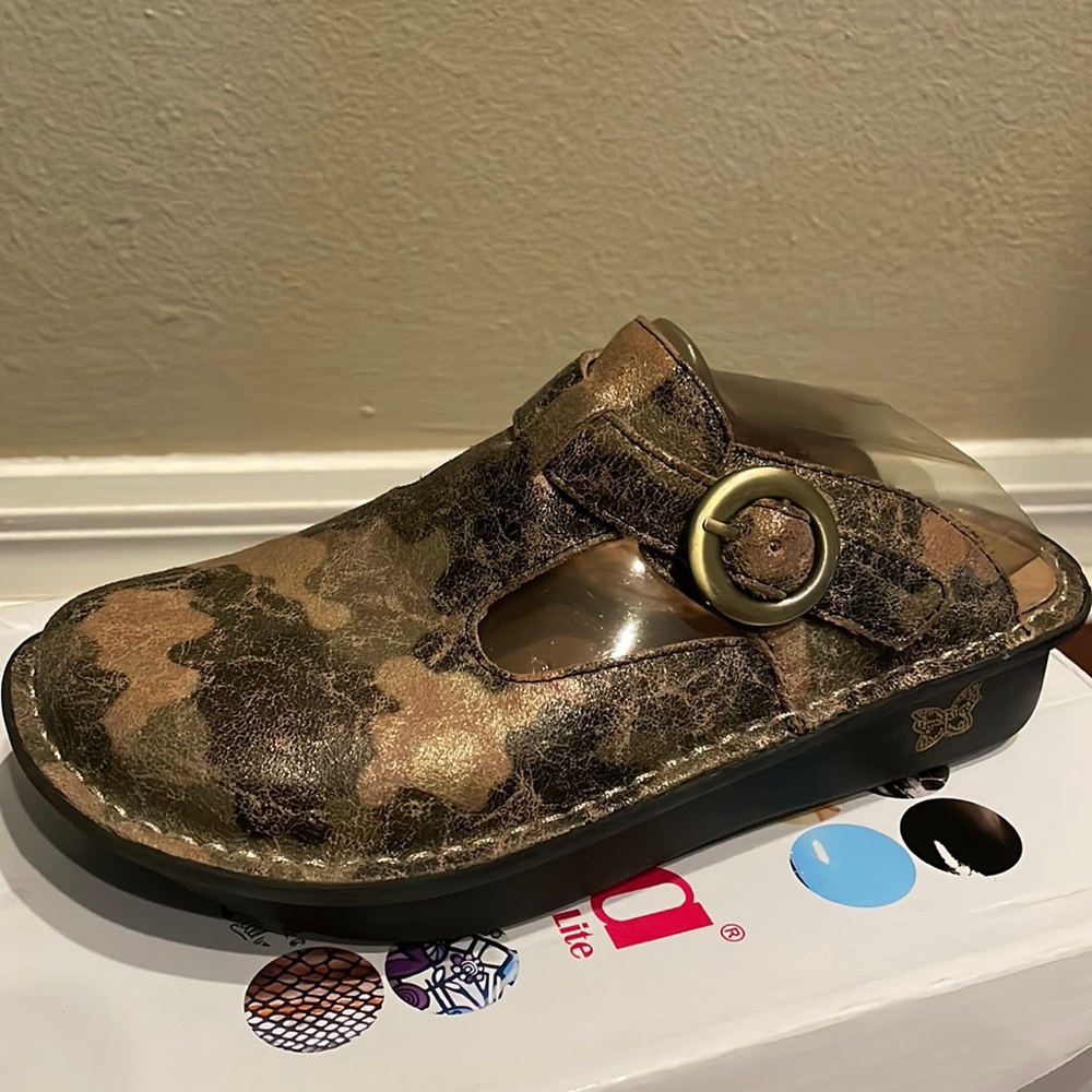 Womens Algeria clogs size 7/7.5 (US) 37 UK.